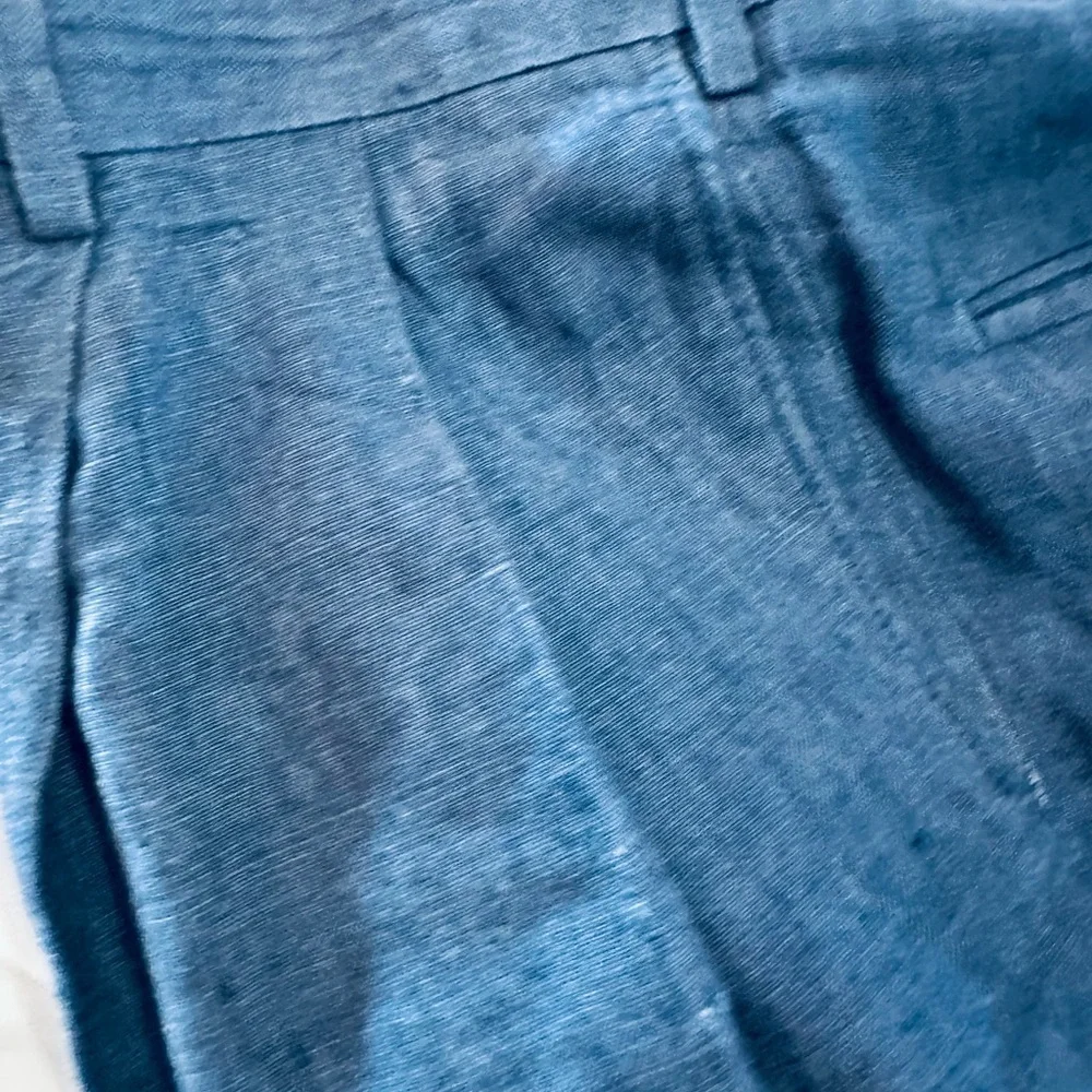 Blue Chinos with Classic Twill Weave and Straight Fit. Linen relaxed finish